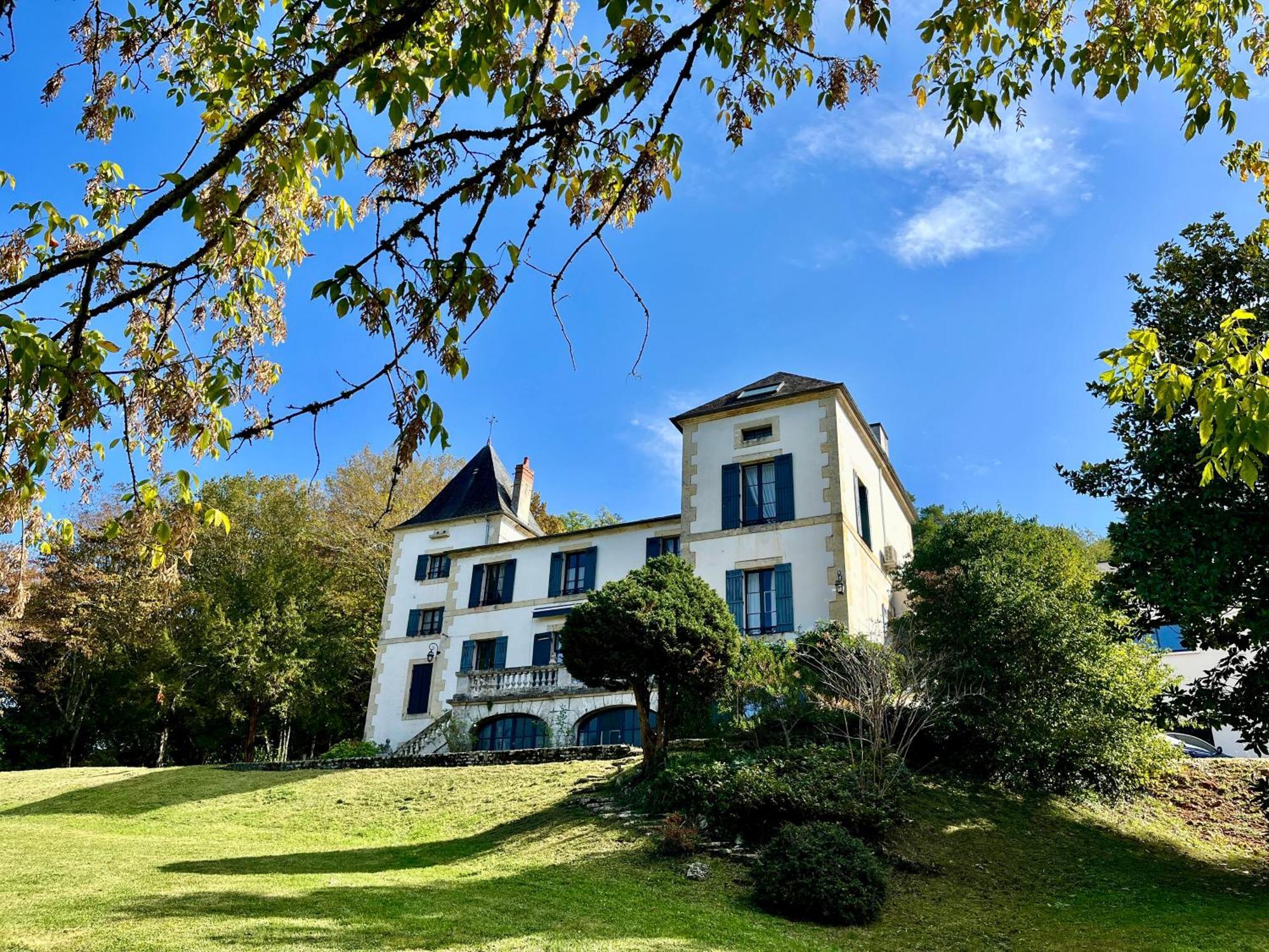 Hôtel Richard Lequet Domaine Gastronomique Du Val D Atur à Boulazac Isle Manoire Extérieur photo